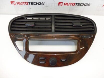 Center panel with vents and controls Peugeot 607 8265G0
