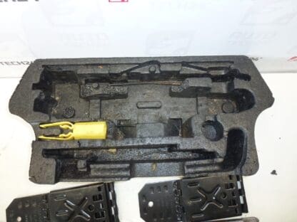 Tools, jack, wrench, towing eye Citroën C4 GRAND Picasso 6736A3