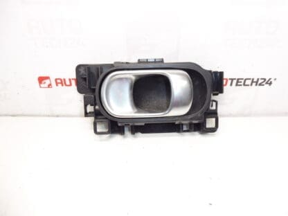 The inner door handle of the Citroën C3 III 9825130877 98012886VV