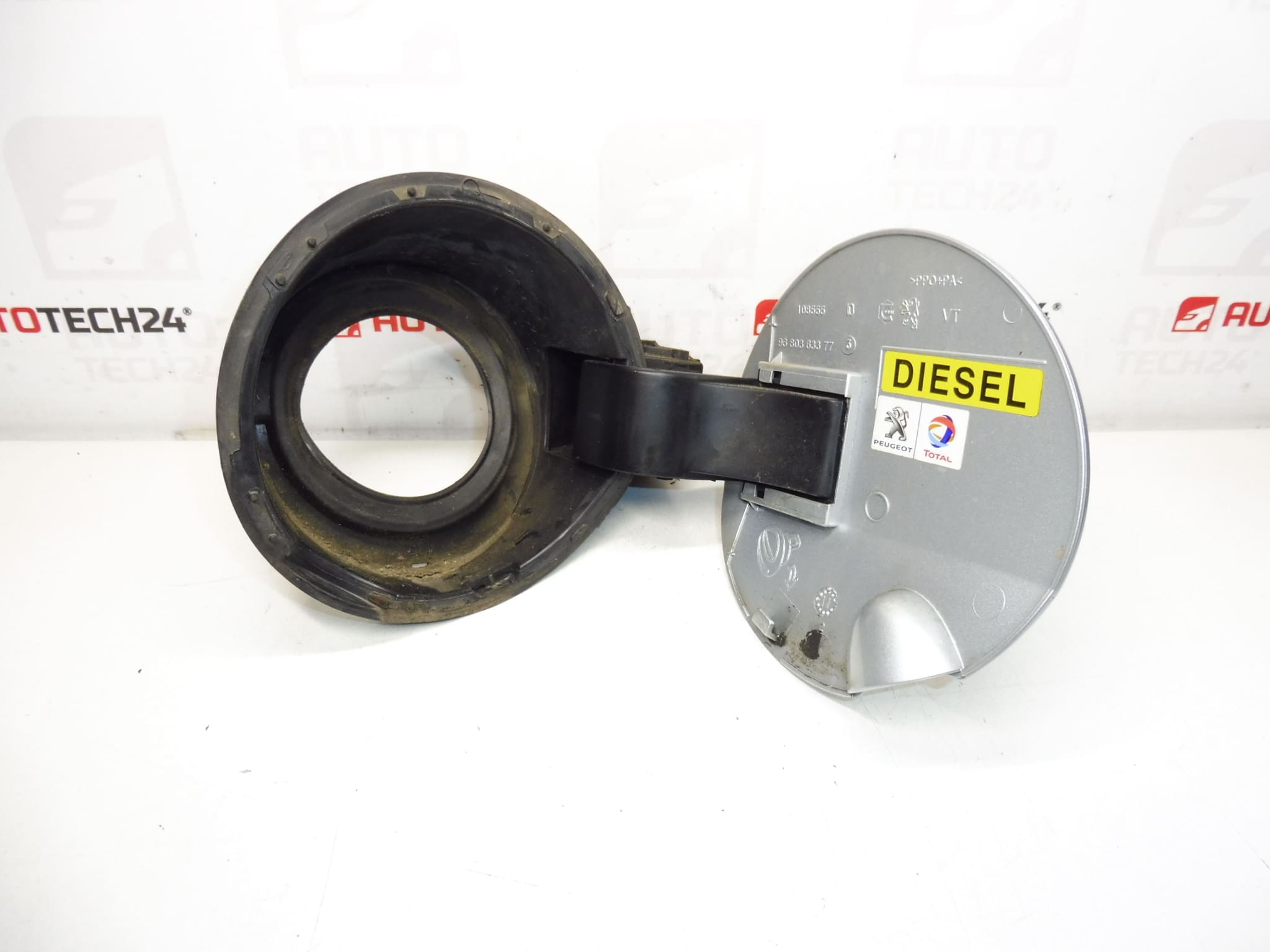 Peugeot 308 EZRC tank cap cover 1517F4 151899 - Image 2